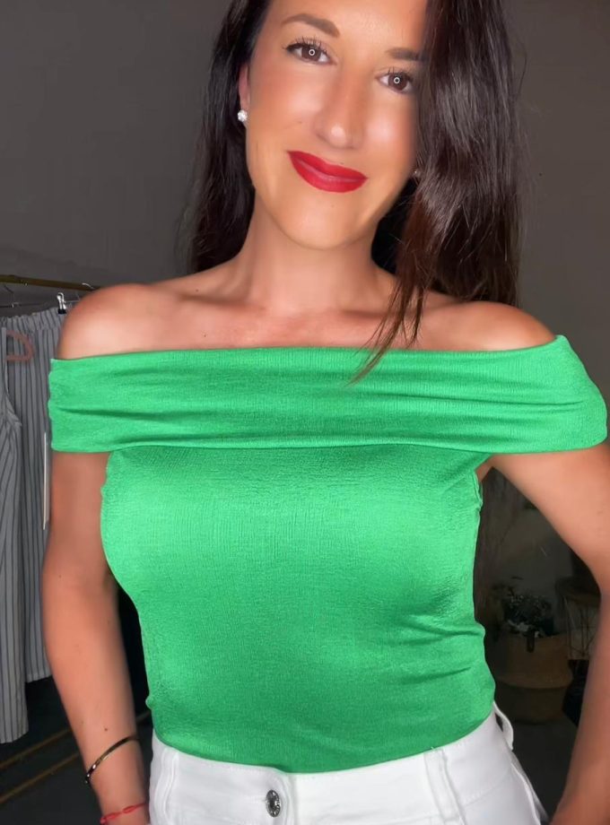 Camiseta Básica Hombros