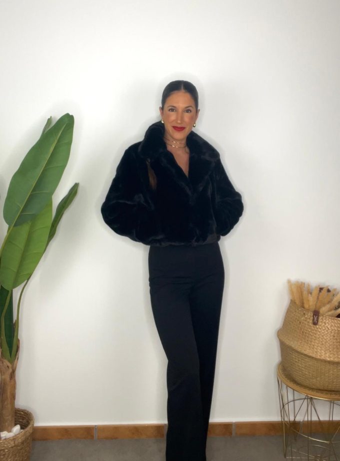 Abrigo Corto Efecto Pelo