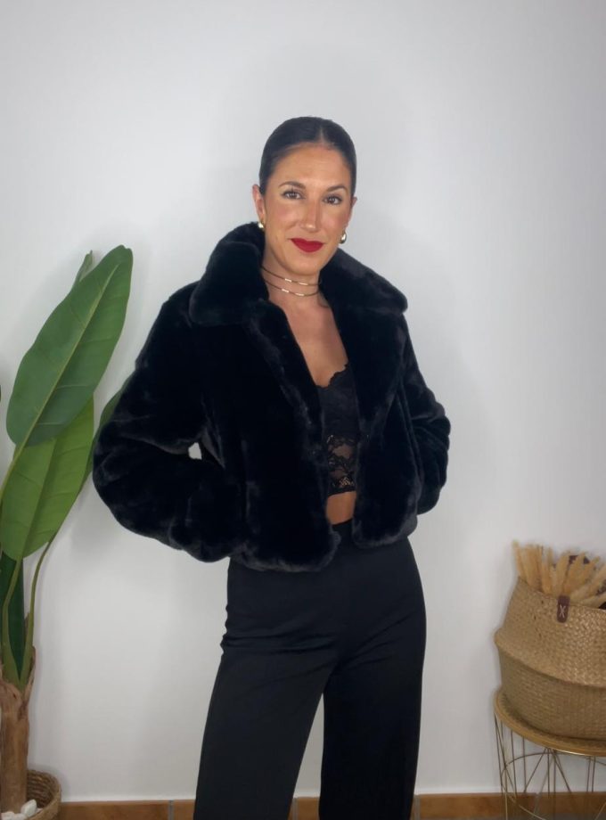 Abrigo Corto Efecto Pelo